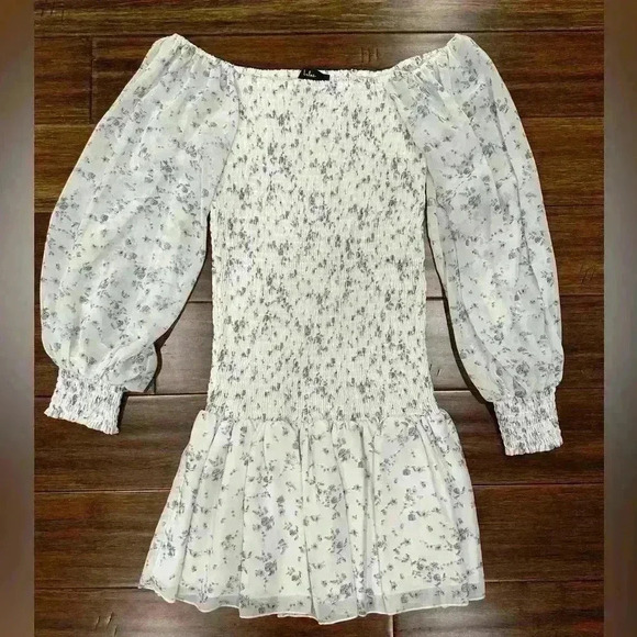 Lulus Va Va Bloom Ivory Floral Print Smocked Long Sleeve
Mini Dress size medium - Picture 5 of 8